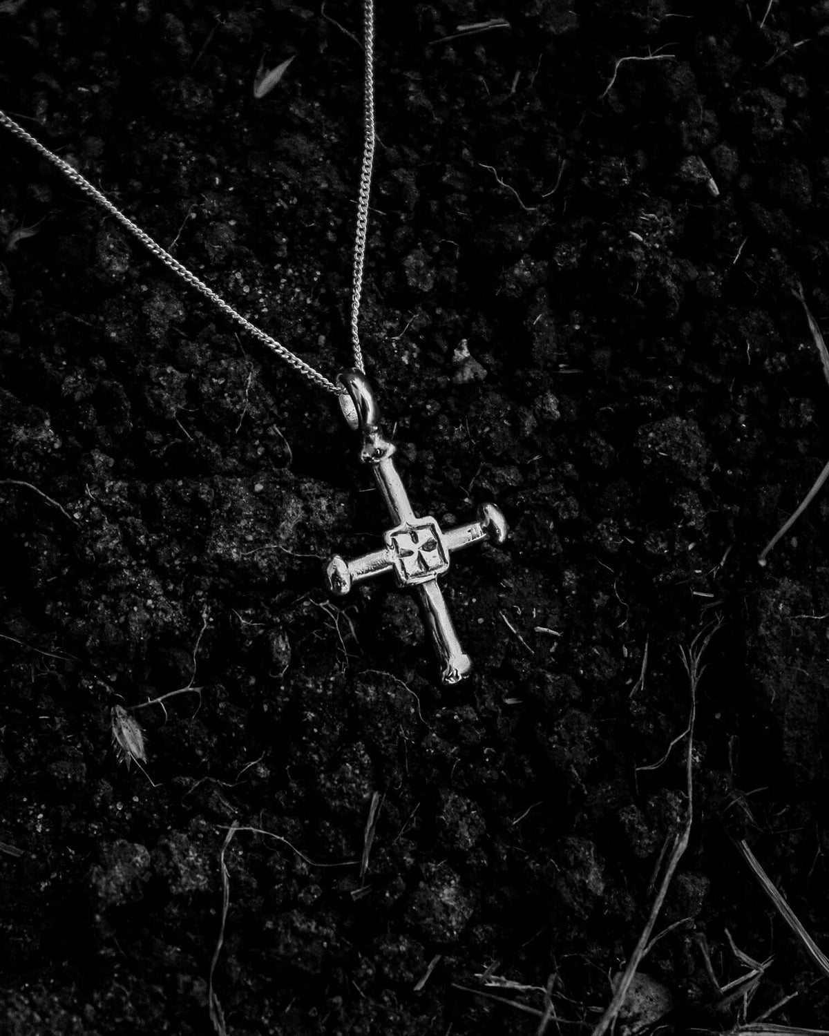 WATLINGTON CROSS NECKLACE | CHAIN